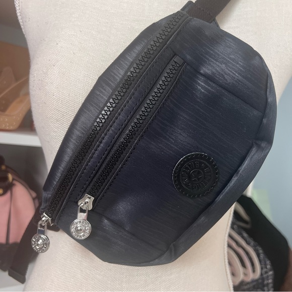 NEW without tags Kipling Nicole Sparkle Nylon Fannypack 🖤 - Picture 1 of 4